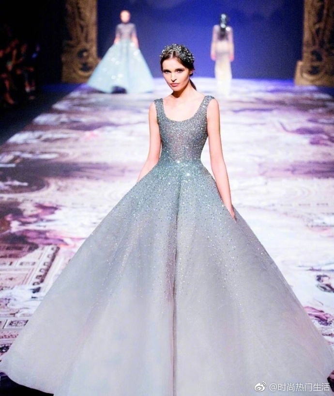 欧美时尚品牌Michael Cinco冰雪公主礼服美到窒息