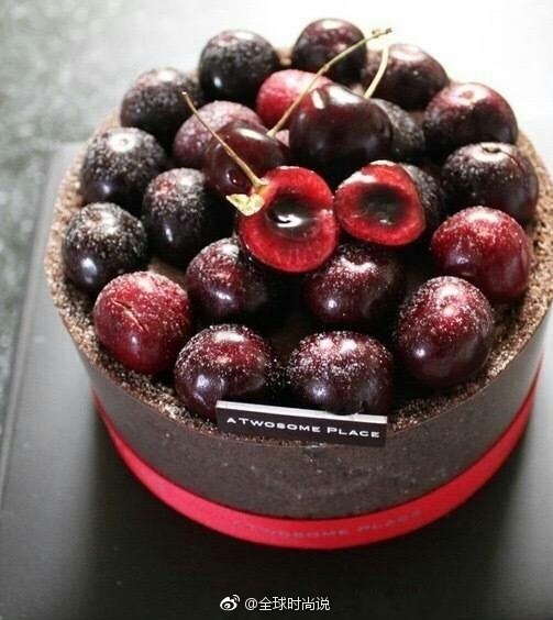 生日蛋糕图片_樱桃黑巧克力蛋糕图片