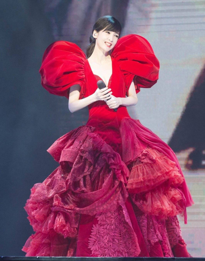 香港美女明星周慧敏图片_不老女神周慧敏51岁了
