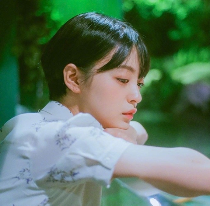 韩国短发女生可爱自拍照