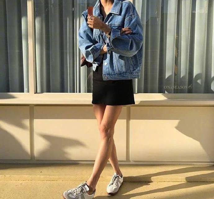 早秋简约又时髦的舒适搭配