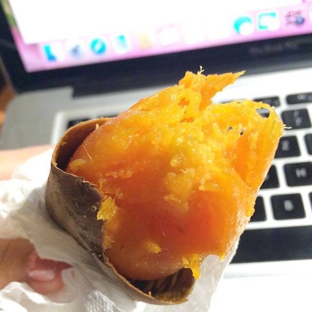 天气一冷就会疯狂想吃烤红薯图片