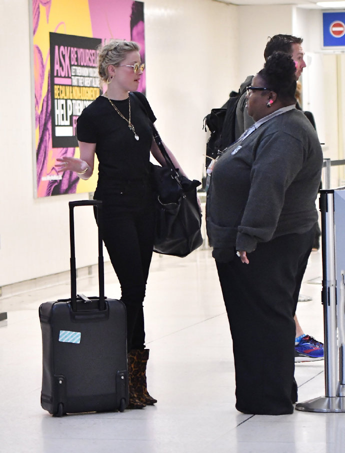 欧美美女明星Amber Heard图片