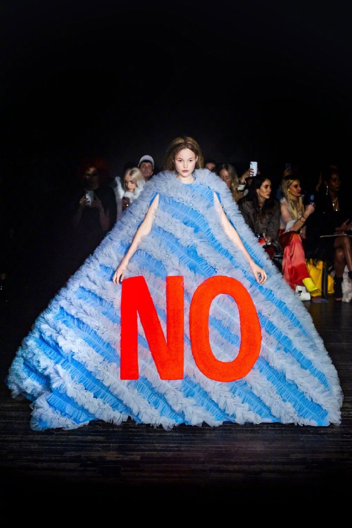 Viktor & Rolf 2019春夏高定秀礼服图片