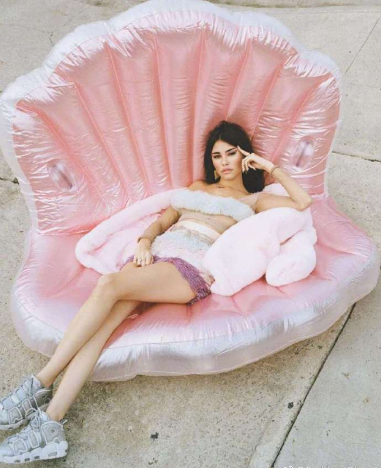 欧美美女明星Madison Beer《Notion》杂志封面图片