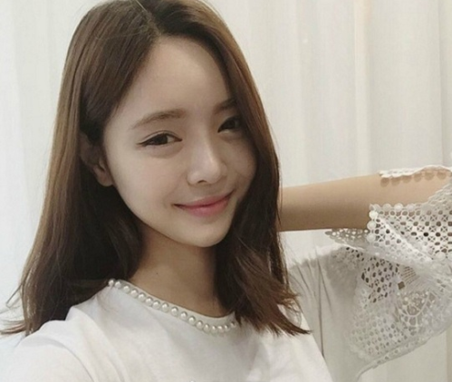 好看的美女图片中长发发型图片