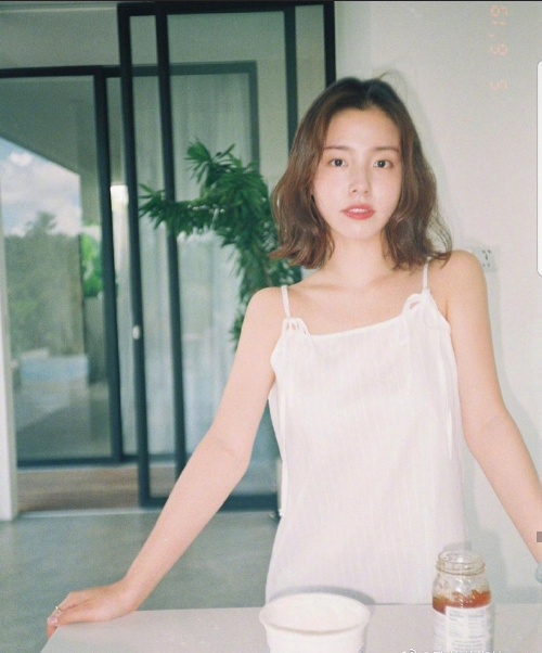 极品美女图片 法式优雅随性穿搭参考