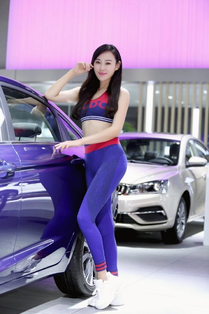 运动装车展美女模特活力图片
