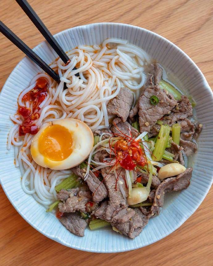 网红小吃美食嗦粉图片 看着就流口水了