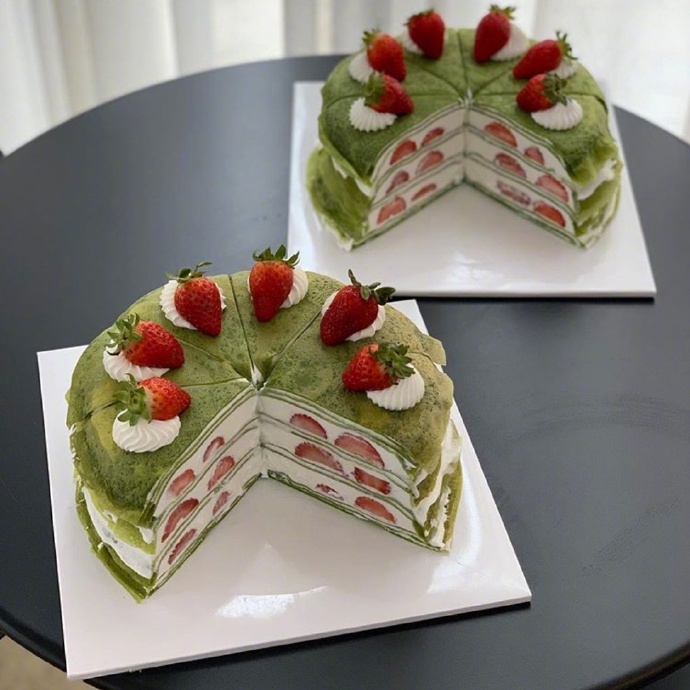 生日蛋糕图片 抹茶草莓千层蛋糕图片
